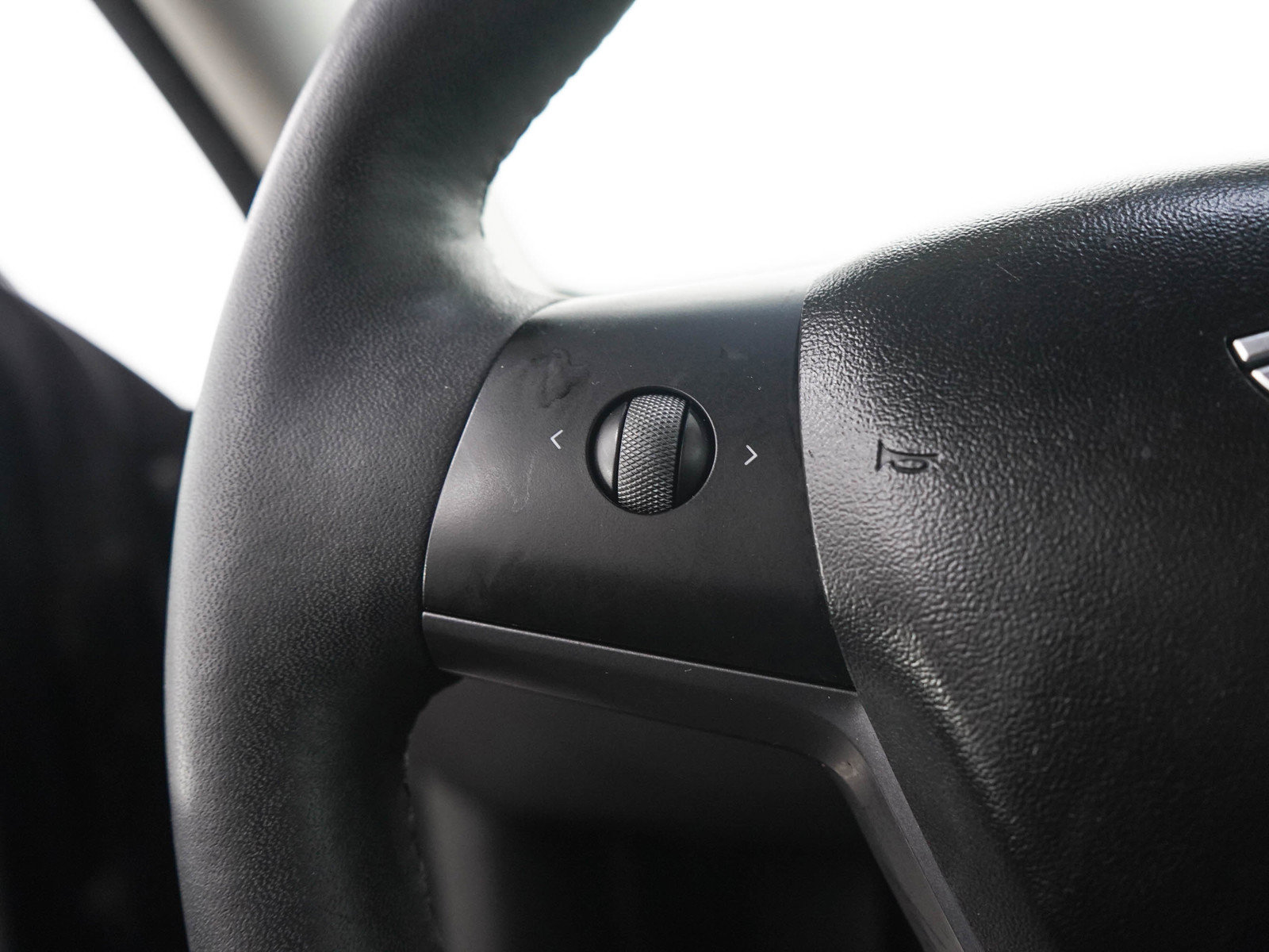 Used 2022 Tesla Model Y Long Range AWD/4WD image 24