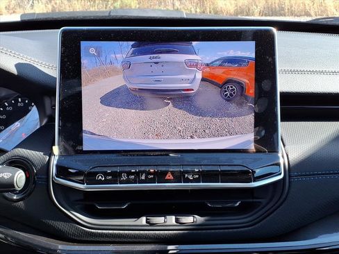 New 2026 Jeep Compass Limited image 9