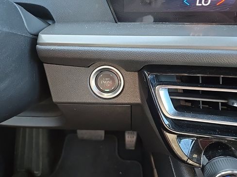 Used 2024 Chevrolet Traverse LT image 24