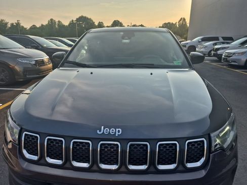 Used 2023 Jeep Compass Sport AWD/4WD image 2