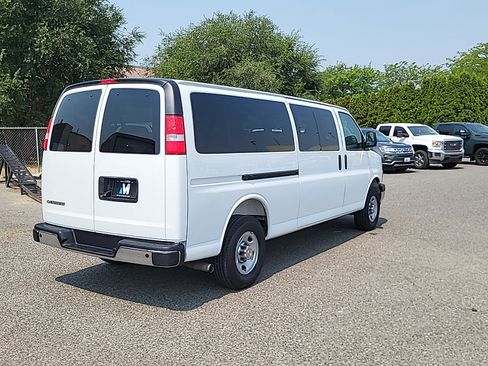 Used 2025 Chevrolet Express 3500 LT w/ LT Preferred Equipment Group RWD image 7