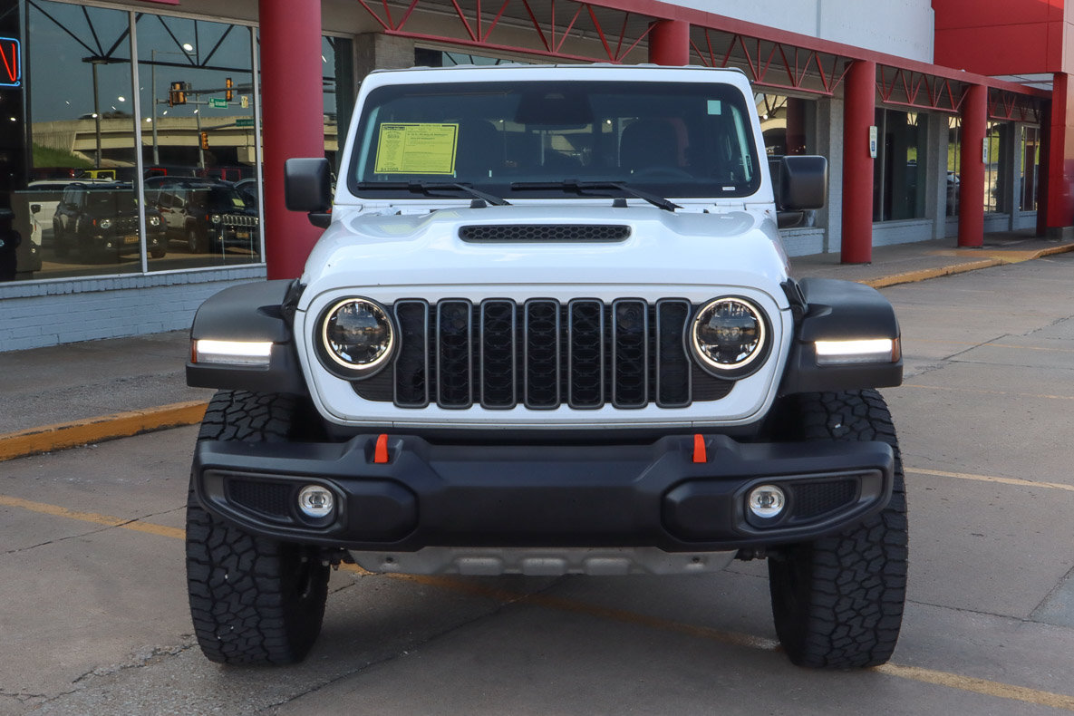 Used 2026 Jeep Gladiator Mojave AWD/4WD image 3