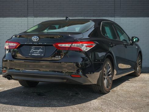 Used 2019 Toyota Camry XLE FWD image 5