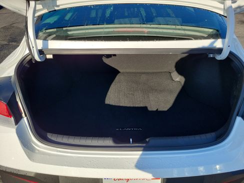 Certified 2025 Hyundai Elantra Sport image 21