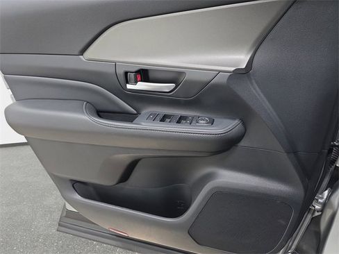 Used 2025 Toyota Grand Highlander AWD image 23