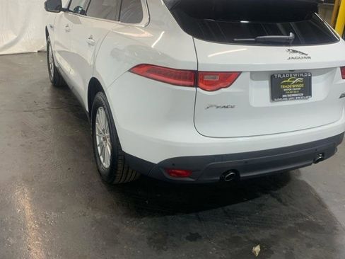 Used 2019 Jaguar F-PACE image 4