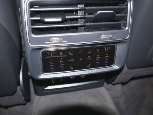 Used 2019 Audi Q8 Premium Plus w/ Premium Plus image 28