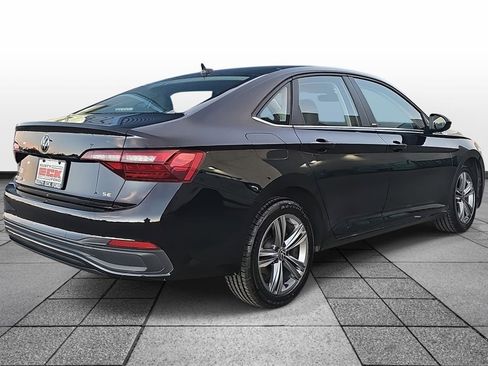 Used 2024 Volkswagen Jetta SE image 5