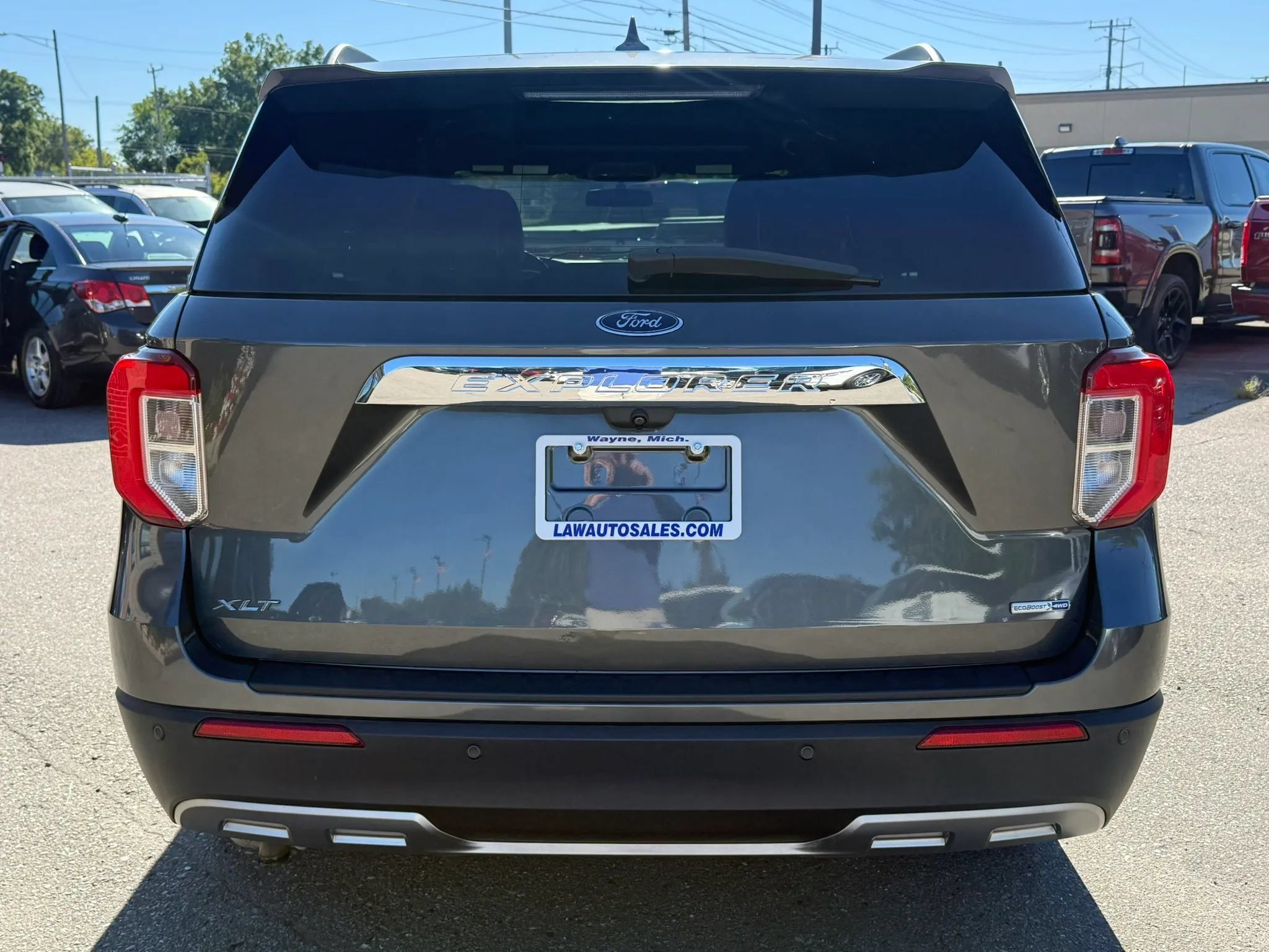 Used 2020 Ford Explorer XLT w/ Equipment Group 202A AWD/4WD image 6