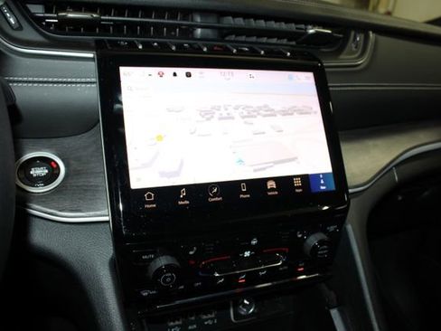 Used 2024 Jeep Grand Cherokee L Limited image 14