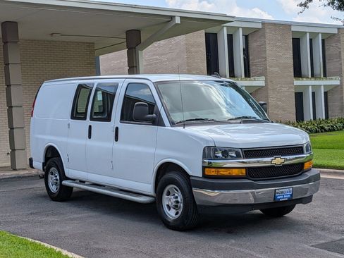 Used 2024 Chevrolet Express 2500 w/ Driver Convenience Package RWD image 3