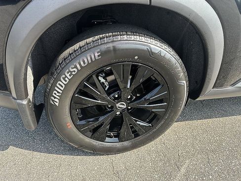 Certified 2023 Nissan Rogue SV w/ SV Premium B Package FWD image 11