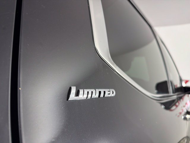 Used 2026 Toyota Tundra Limited AWD/4WD image 18