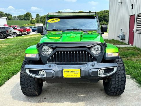 Used 2019 Jeep Wrangler Unlimited Sahara w/ Uconnect 4C Nav & Sound Group AWD/4WD image 3