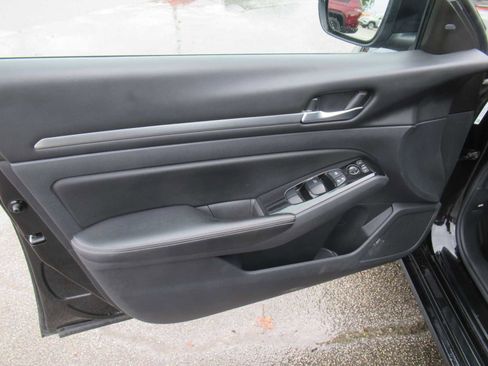 Used 2023 Nissan Altima 2.5 SV image 15