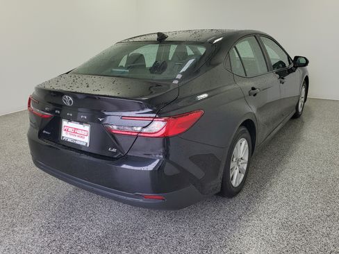 Used 2025 Toyota Camry LE FWD image 5