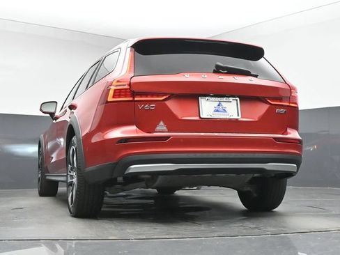 Used 2024 Volvo V60 B5 Cross Country Plus w/ Climate Package AWD/4WD image 15
