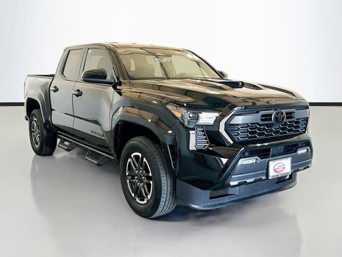 Used 2025 Toyota Tacoma TRD Sport RWD image 3