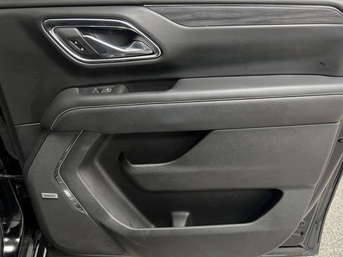 Used 2023 GMC Yukon XL SLT image 49