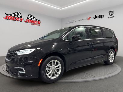 New 2026 Chrysler Pacifica Select