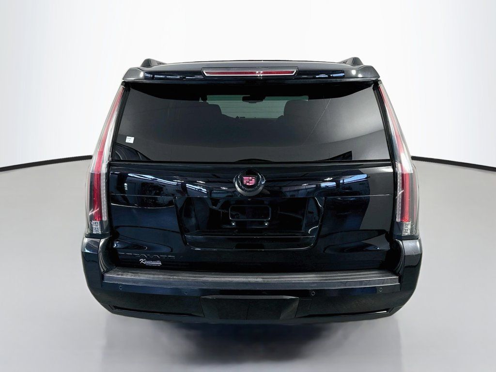 Used 2015 Cadillac Escalade Luxury AWD/4WD image 6