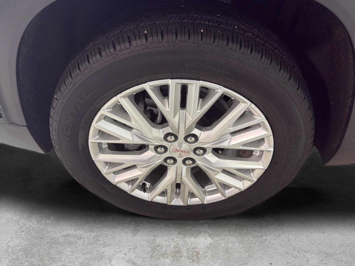 Used 2024 GMC Acadia Elevation FWD image 8