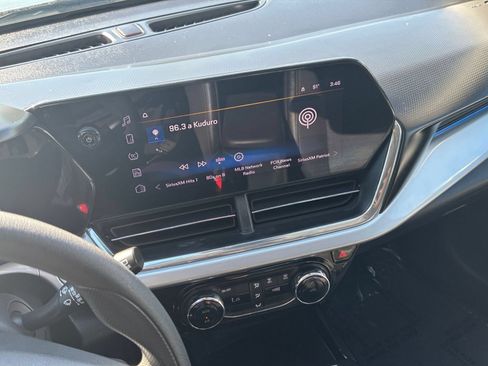 Used 2025 Chevrolet Trax LT FWD image 16