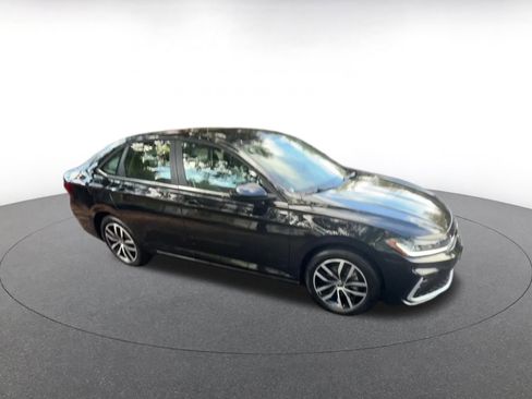 Used 2025 Volkswagen Jetta SE image 2