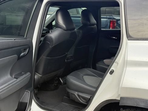 Used 2022 Toyota Highlander XSE FWD image 30