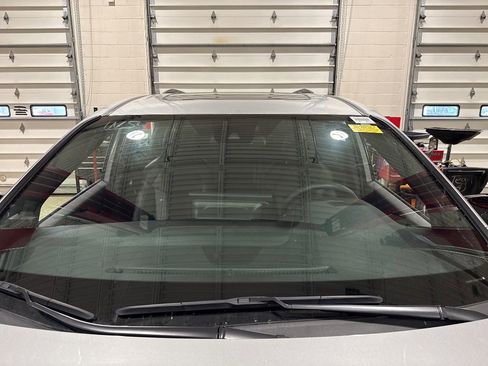 Used 2025 Toyota Sienna XSE w/ XSE Plus Package image 2