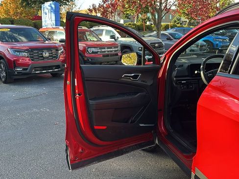 Used 2026 Kia Sportage X-Line w/ X-Line Technology Package image 11