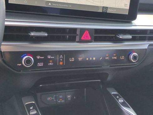Certified 2025 Kia Sorento EX FWD image 25