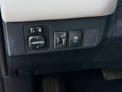 Used 2013 Toyota RAV4 Limited FWD image 10
