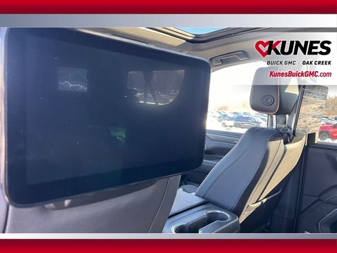 Used 2023 GMC Yukon XL AT4 image 11