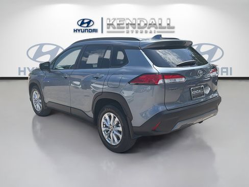 Used 2024 Toyota Corolla Cross LE FWD image 4