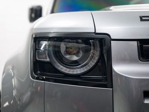 Used 2023 Land Rover Defender 90 X-Dynamic SE image 13