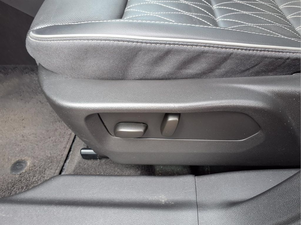 Certified 2023 Buick Envision Avenir AWD/4WD image 21