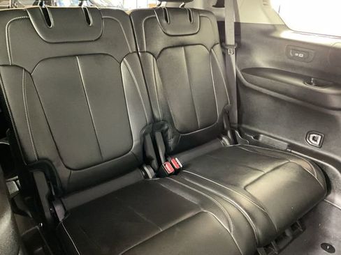 Used 2023 Jeep Grand Cherokee L Limited w/ Black Appearance Package AWD/4WD image 19