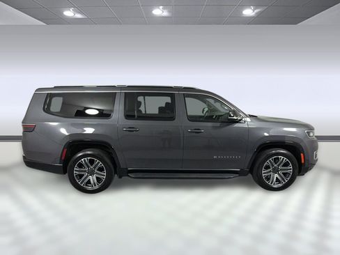 Used 2024 Jeep Wagoneer L Series II w/ Flexible Seating Group AWD/4WD image 8