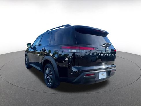 Used 2025 Nissan Pathfinder SV image 11