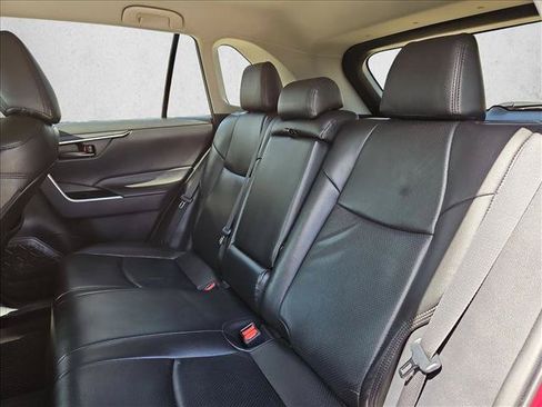 Used 2021 Toyota RAV4 LE FWD image 18