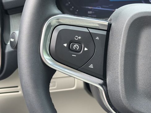 Used 2026 Volvo XC40 B5 Ultra w/ Protection Package Premier image 19