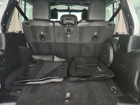 Used 2022 Jeep Wrangler Unlimited Sahara image 34