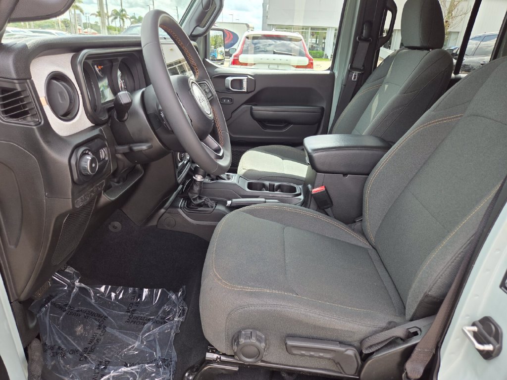 Used 2024 Jeep Wrangler Unlimited Sport AWD/4WD image 29