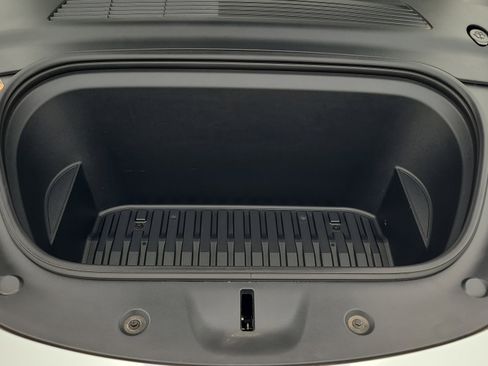 Used 2020 Tesla Model Y Long Range image 23