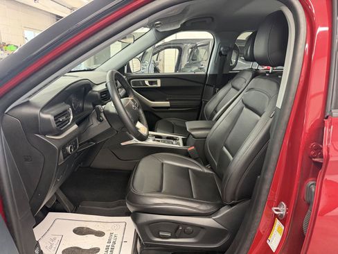 Certified 2023 Ford Explorer XLT w/ Equipment Group 202A AWD/4WD image 13