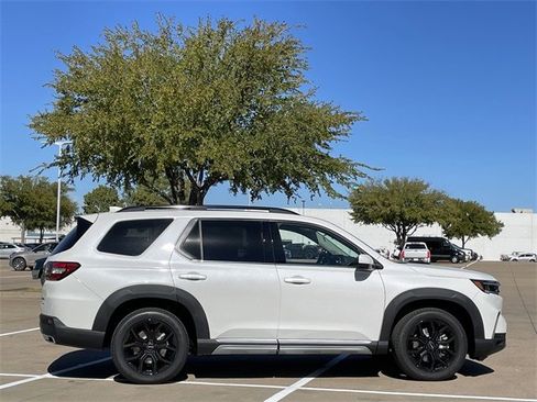 New 2025 Honda Pilot Touring image 3