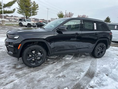 New 2025 Jeep Grand Cherokee Limited w/ Black Appearance Package AWD/4WD image 16