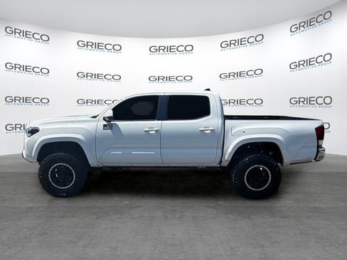 Used 2017 Toyota Tacoma SR5 w/ Tow Package AWD/4WD image 4