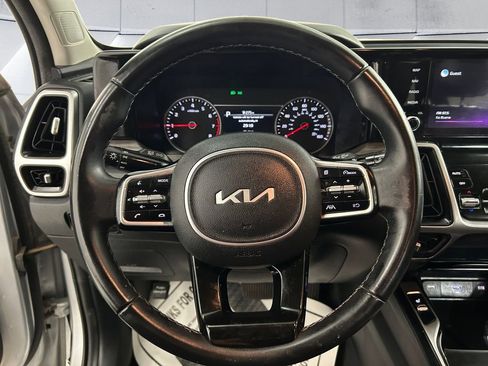 Used 2022 Kia Sorento S image 9